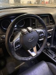 2019 Hyundai Sonata Limited - Interior Steering Wheel With Keys Image